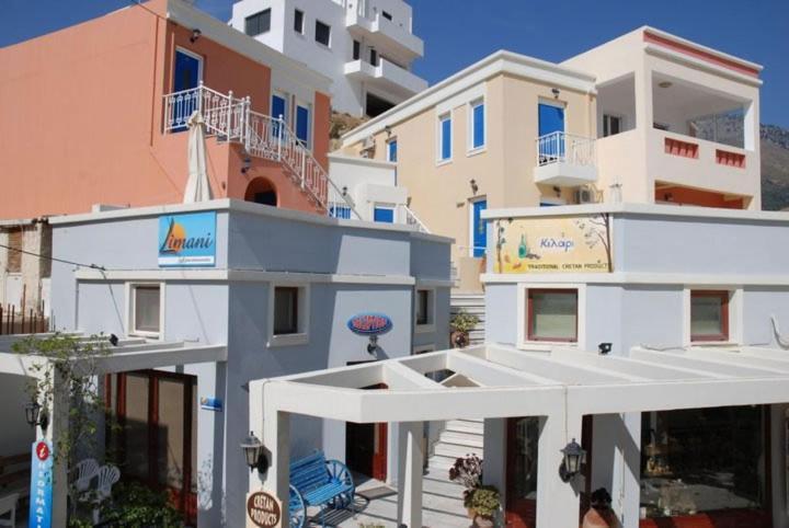 Apartment Limani *